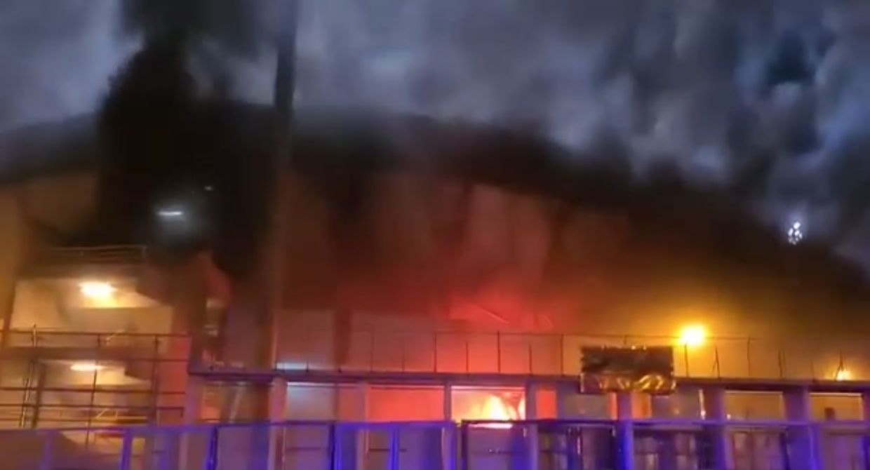 В Италии фанаты подожгли стадион