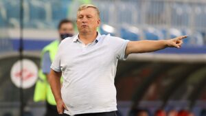 Осинькин — после поражения <br>от «Динамо»: «Игроки уровня «Крыльев» не имеют права так играть в обороне»