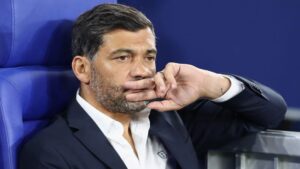 Тренер «Милана» Консейсау разбил телевизор в перерыве матча Суперкубка Италии
