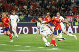 Сборная Испании со счётом 5:4 победила Францию и вышла  <br>в финал Лиги наций