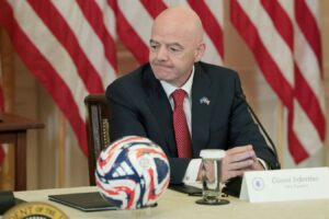 Глава ФИФА Инфантино отреагировал на расистский скандал с футболисткой сборной Англии