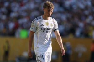 Marca: удаление Хёйсена в матче с «Реалом Сосьедад» признают ошибкой, а судью накажут