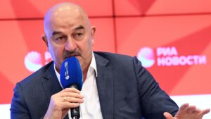 Черчесов: «Если говорим <br>про лимит футболистов, то, может быть, сделать и лимит тренерского штаба»