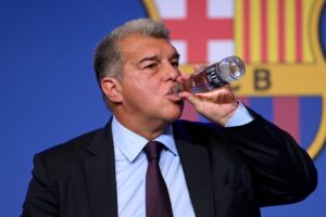 Президент «Барселоны» Лапорта рассказал о сроках возвращения команды на «Камп Ноу»