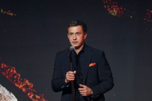 «Сидел на заднем сиденье, тело онемело, руки опустились». Глава РПЛ Алаев — о межсезонье