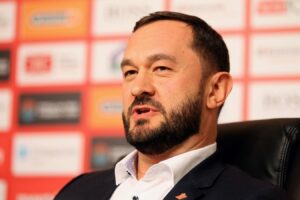 Глава ФНЛ Измайлов поддержал идею возвращения пива на стадионы