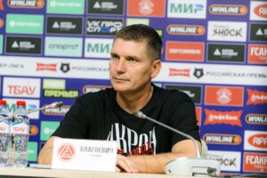 «Неприятно и больно». Тренер «Акрона» Срджан Благоевич — о поражении от «Зенита»