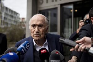 «Куда ты катишься, ФИФА?» Блаттер раскритиковал возможное увеличение перерыва в финале ЧМ