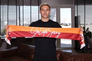 «Локомотив» объявил о переходе Алексея Батракова в «Галатасарай»
