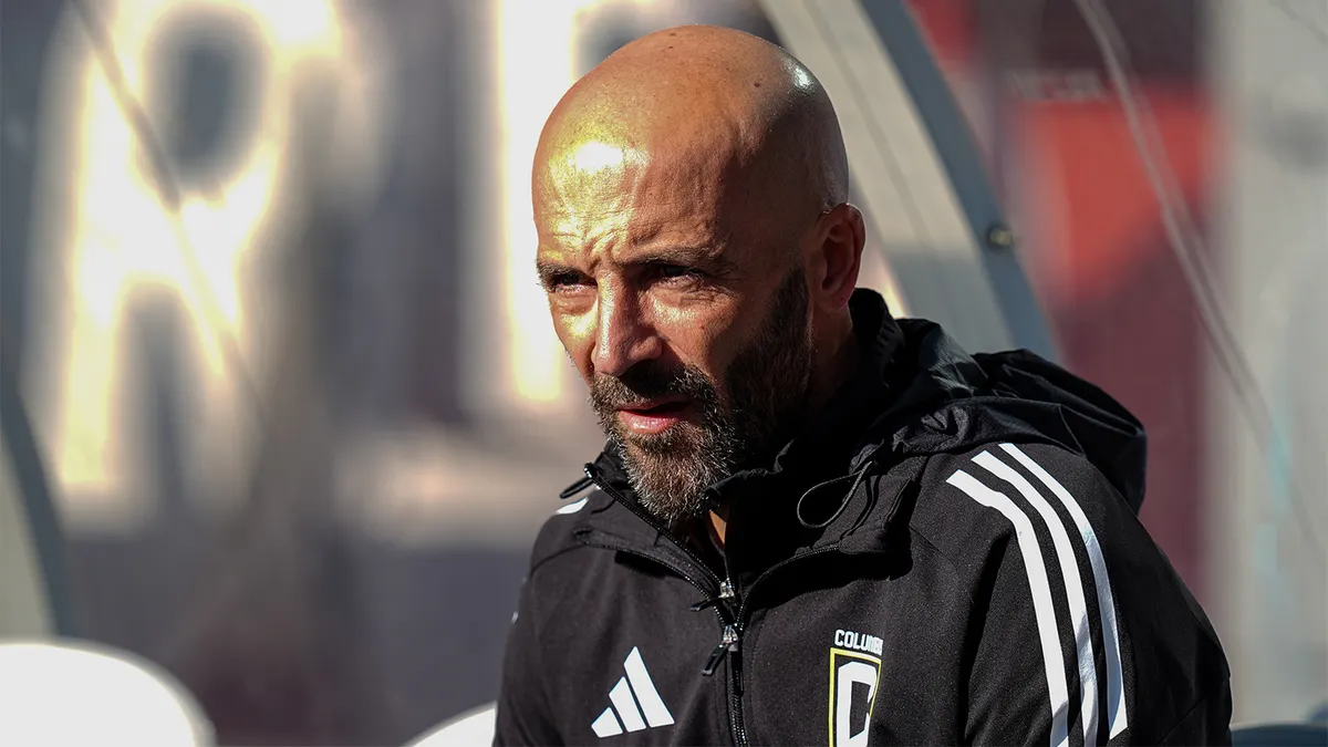 Клуб MLS уволил брата Игуаина. Тренер не отпускал руку женщины-арбитра и сказал: «Не забывай, это мужская игра»