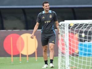 Игроки сборной Аргентины призывают Скалони остаться в команде