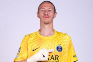 «ПСЖ» начал переговоры о продлении контракта с Сафоновым